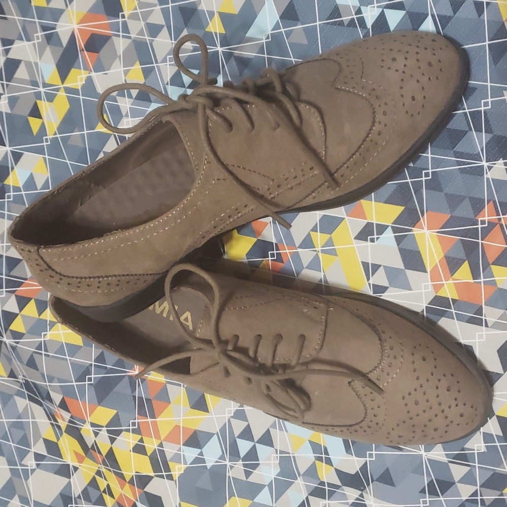 NWOT MIA Taupe Oxford